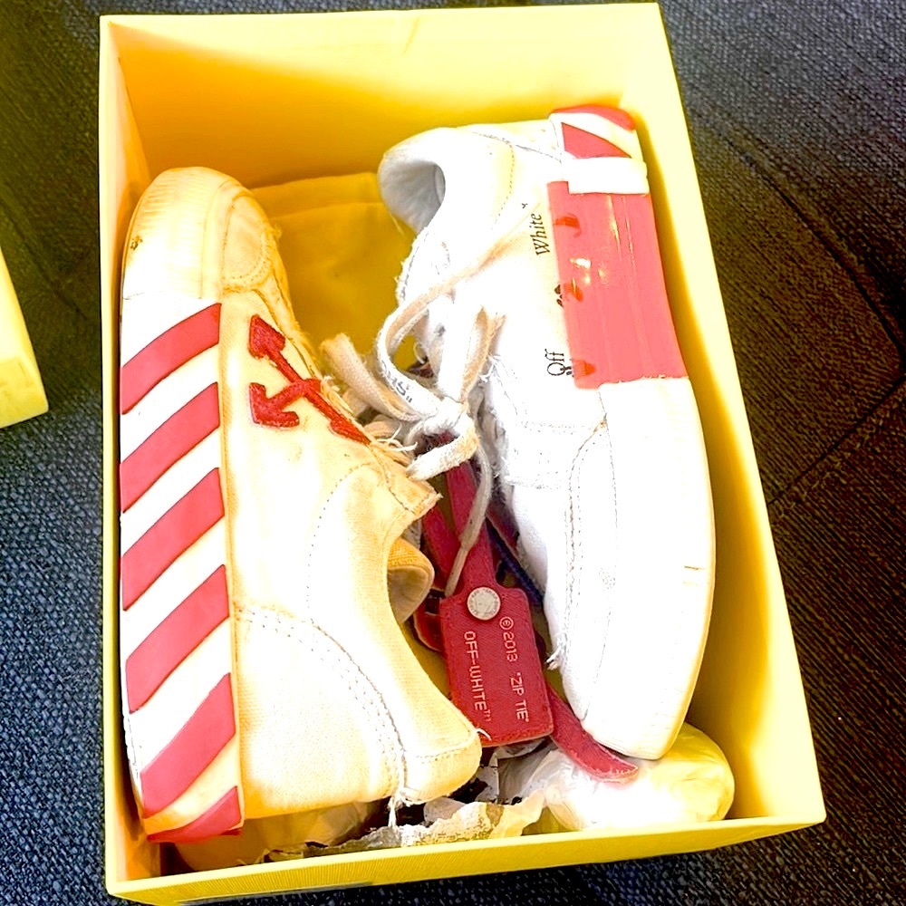 Little Girls OFF WHITE sneakers size 31